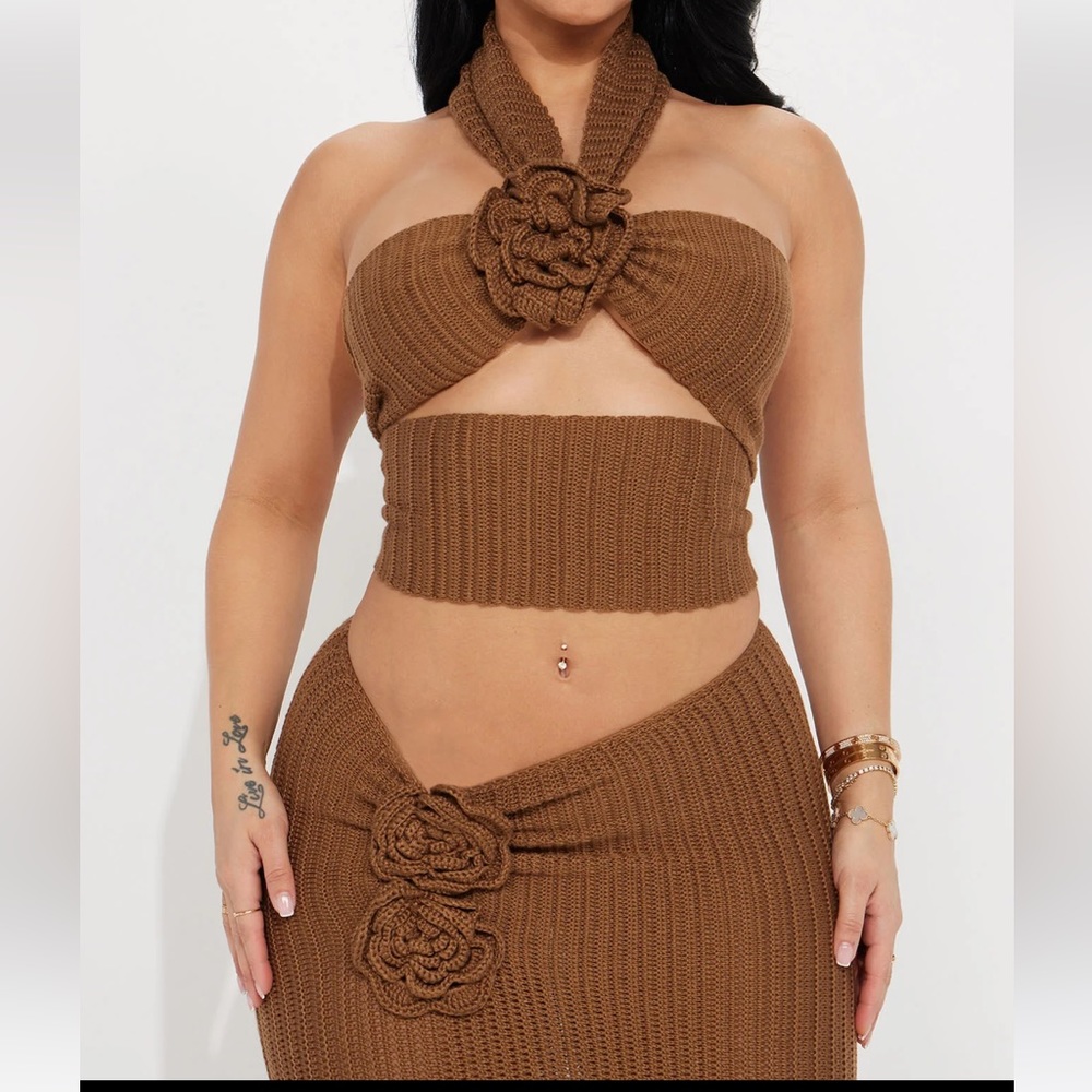 Brown knit / crochet flower appliqués detail matching 2 piece beach set - Picture 3 of 4